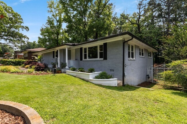 Building Photo - Charming 1950's Ranch w/ Modern Upgrades a...