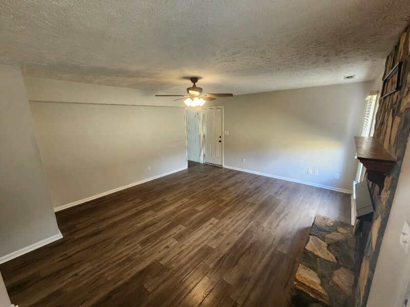 Building Photo - 6414 Streeter Dr