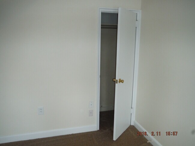 Main bedroom closet - 200 Maplewood Dr