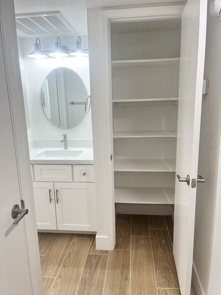 linen closet - 2025 N Richland St