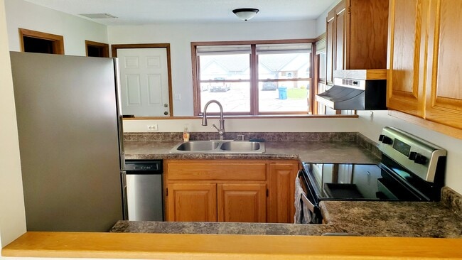 Building Photo - 325 Shorewood Cir