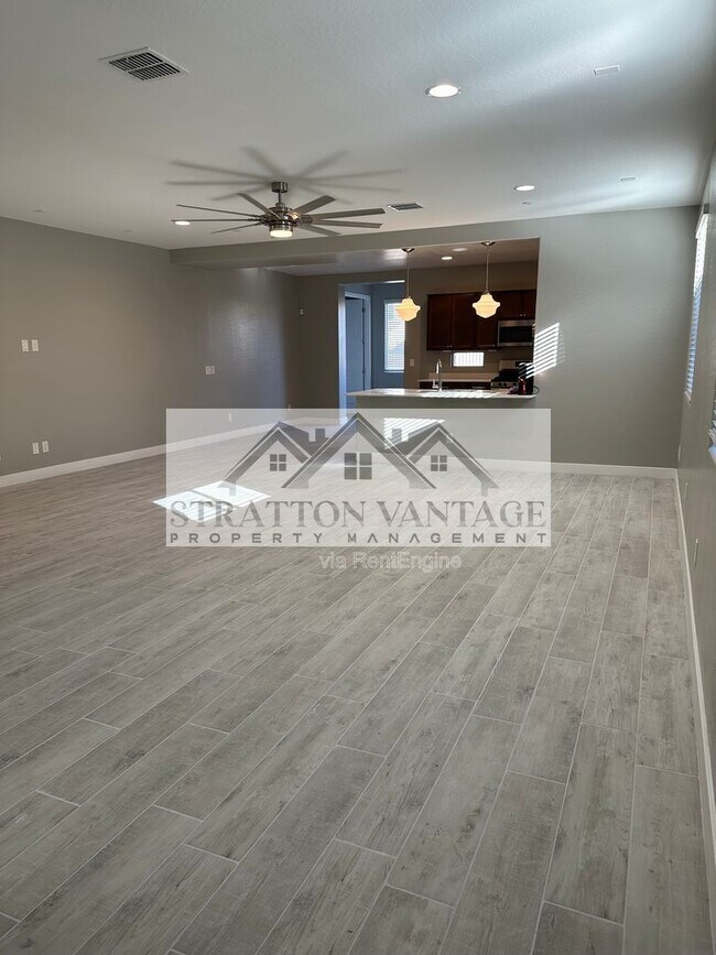 Building Photo - 9638 E Tesla Ave