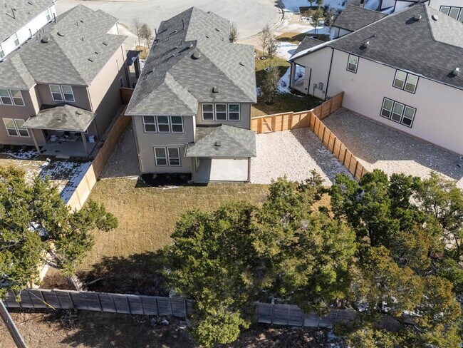 Building Photo - 633 Runnel Dr