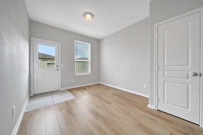 Building Photo - 2722 Skyview Silver Dr