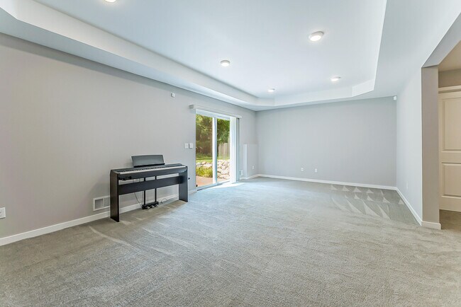 Building Photo - 348 Sedgewood Ln