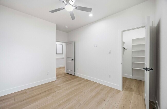 Building Photo - 5313 Bacher St