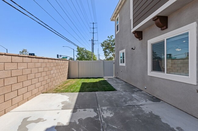 Building Photo - BRAND NEW HOME