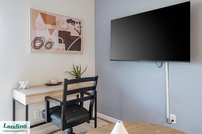 Building Photo - 1000 Palm Pl Dr NE