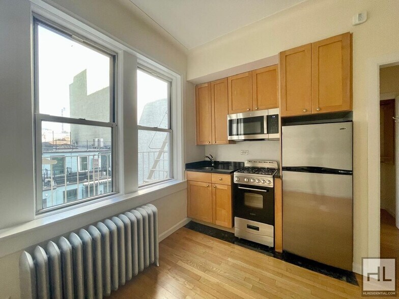 Building Photo - WEST 13 STREET