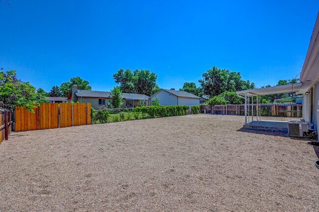 Building Photo - $2,900.00, 5 bed, 3 bath in Denver with Fi...