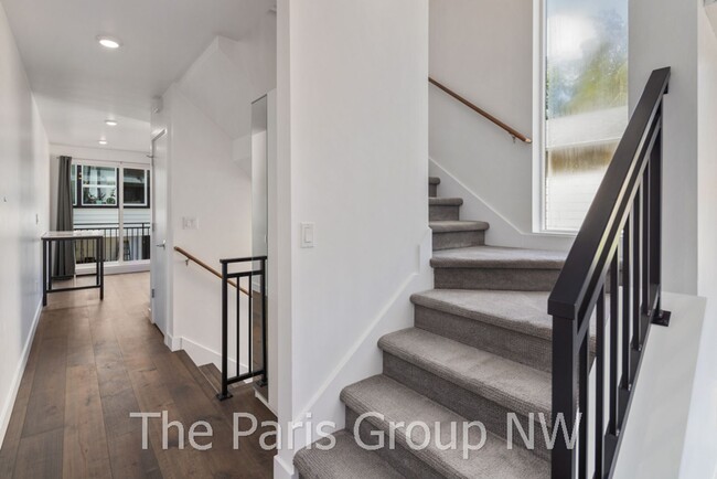 Building Photo - Modern 2BR Columbia City/Hillman City Town...