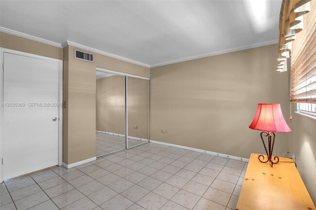 Building Photo - 1757 W 57th St