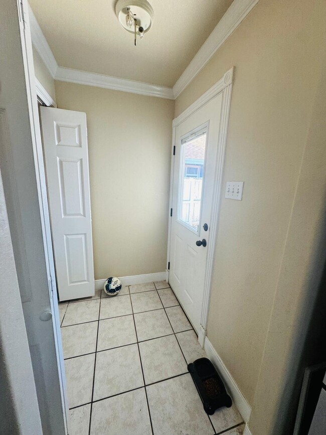 Building Photo - 218 Girasol Ct