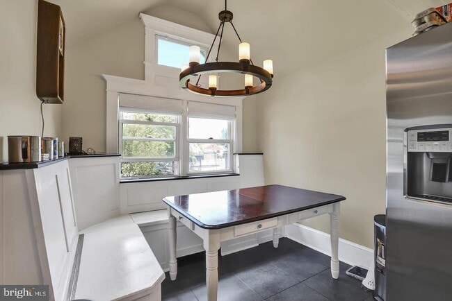 Building Photo - 108 W Highland Ave