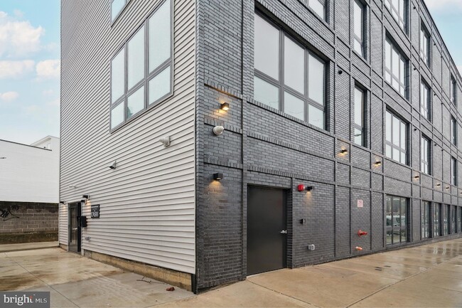 Building Photo - 2400 Frankford Ave