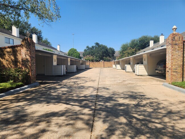 Building Photo - 10352 Longmont Dr