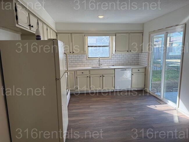 Building Photo - 3113 S Bunker Hl Dr