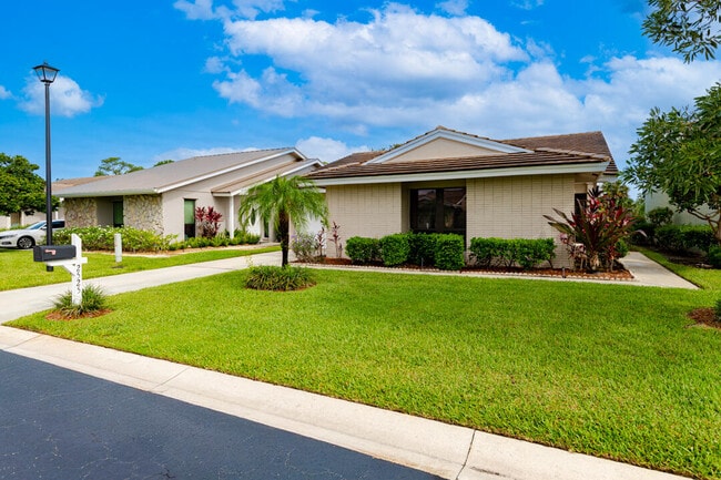 Building Photo - 2525 SW Egret Pond Cir