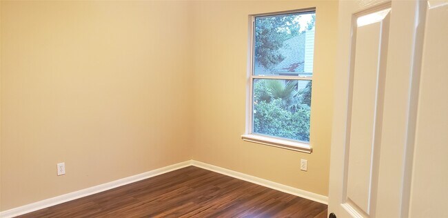 Building Photo - 3839 Landon Park Dr