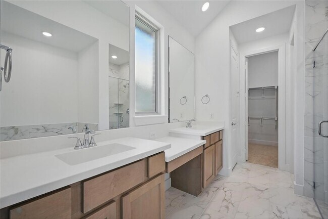 Building Photo - 5060 Westhaven Cir