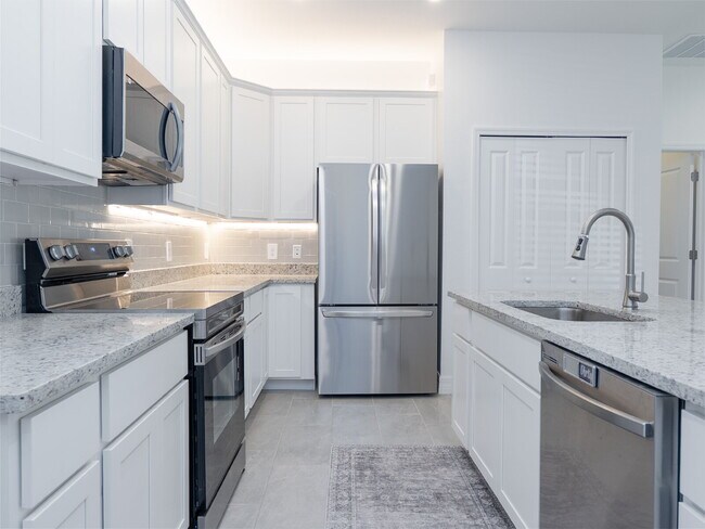 Building Photo - Move in now with zero deposit! This stunni...