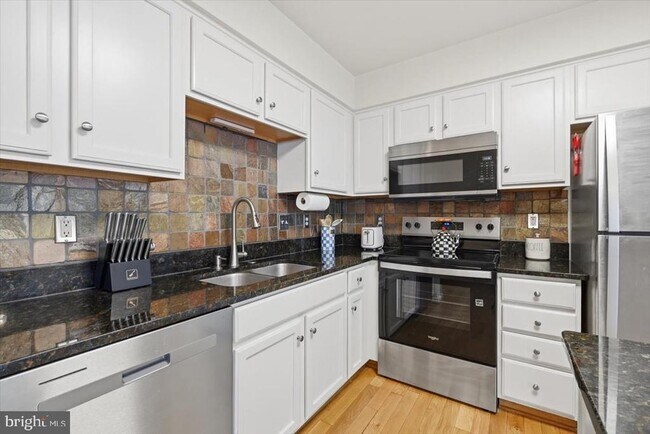Building Photo - 7049 Rogue Forest Ln