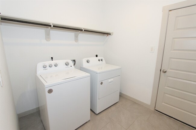 Building Photo - 3570 Joshua Grv Ln