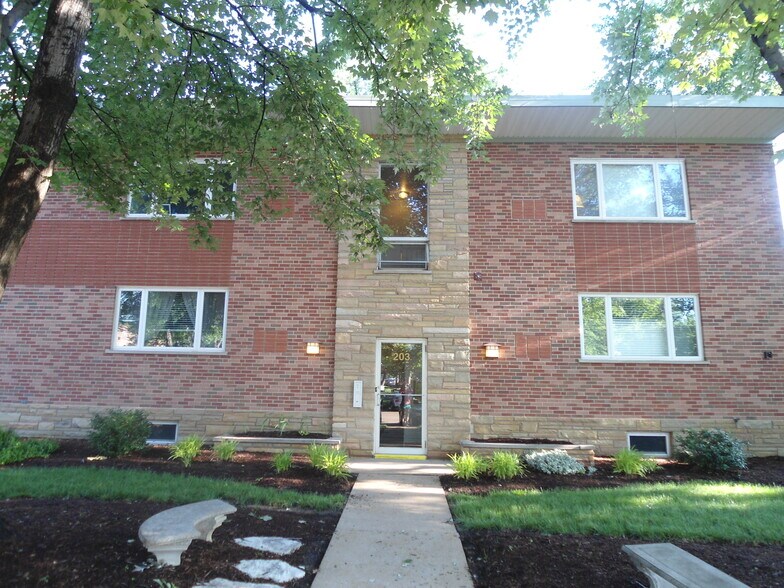 Building Photo - 203 Monclay Ct