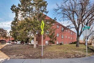 Building Photo - Del Mar Garden Apartments
