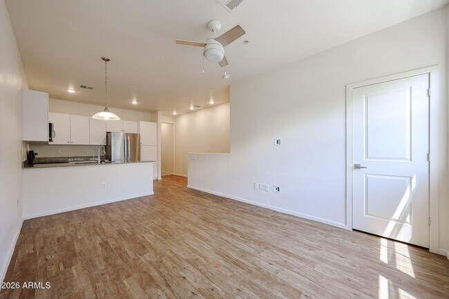 Building Photo - 2321 E Hidalgo Ave