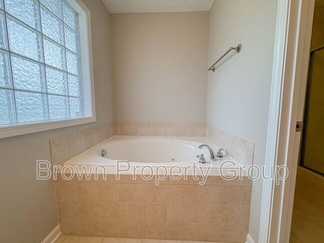 Building Photo - 3426 Broomsgrove Dr