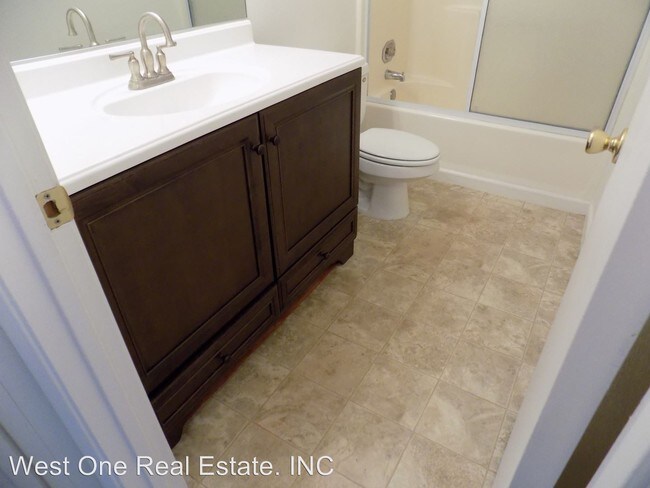 Building Photo - 111 N Walnut Ave