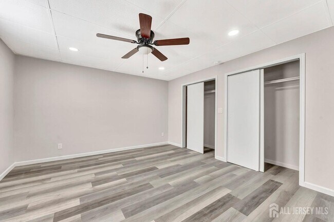 Building Photo - 601 Ridgeway Ave