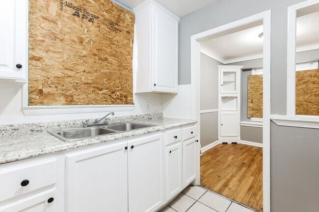 Building Photo - 7757 Lamphere