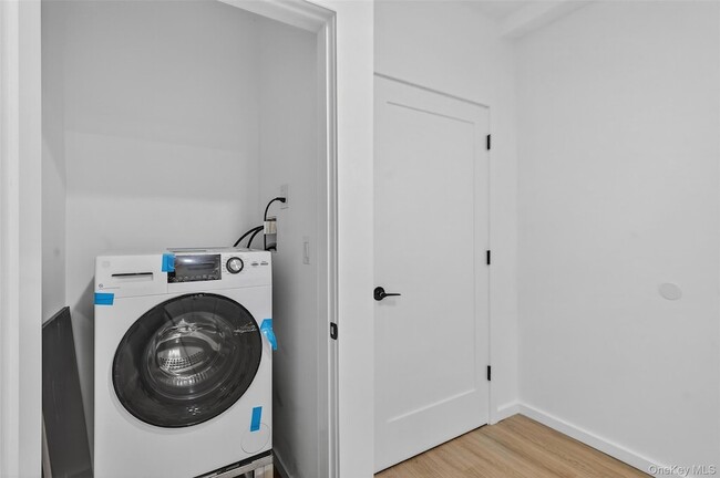 Building Photo - 165 W Main St