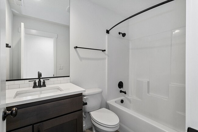 Building Photo - 2022 - Plenty of upgrades !  Access to Pool + Amenities. AC on Main, Walking trails, Nice End uni...