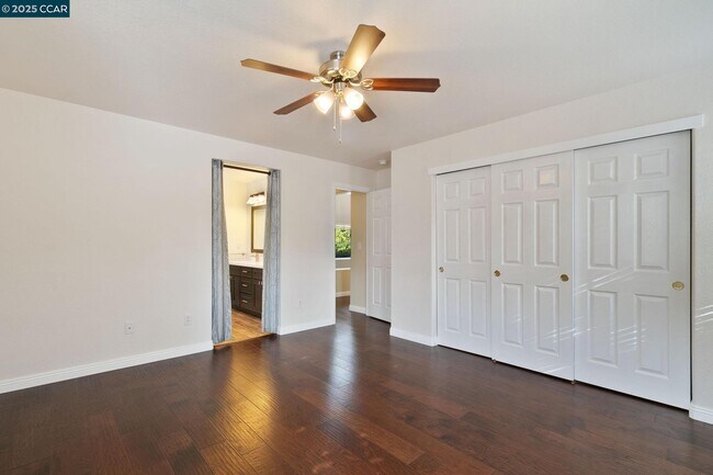 Building Photo - 732 Antiquity Dr