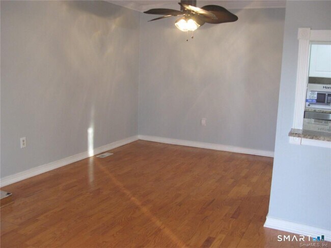 Building Photo - 3 Sandlewood Ln