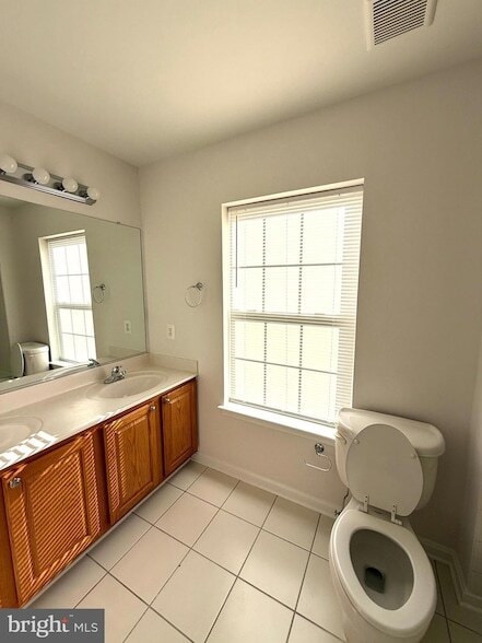 Building Photo - 107 Burck St