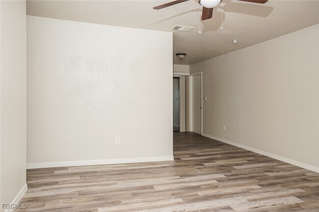 Building Photo - 5940 Talbrook Rd