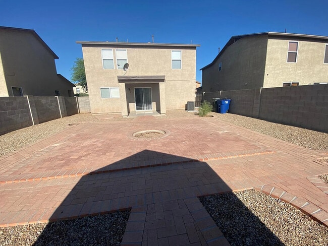 Building Photo - HOUSE FOR RENT