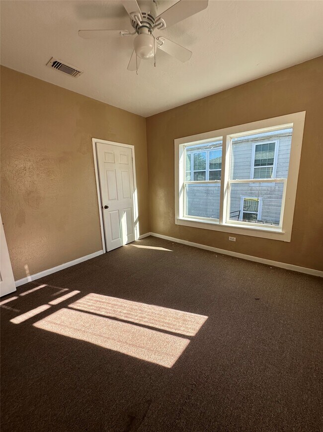 Building Photo - 1709 Biovu Dr