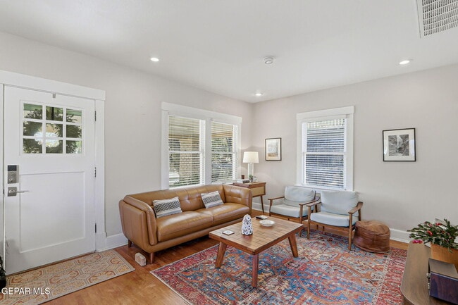 Building Photo - 3703 Cambridge Ave