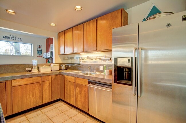 Building Photo - 3Bd/2Ba Montlake Home