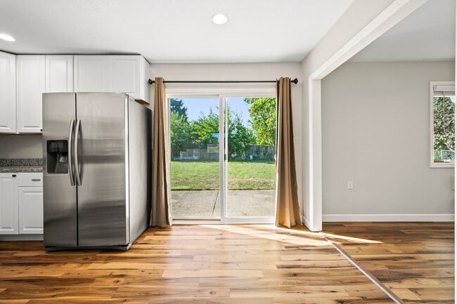 Building Photo - 2520 Glenmore Ct