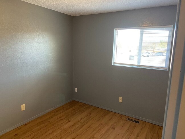 Building Photo - Stunning 2 Bed/2 Bath Townhome near Ft Carson!