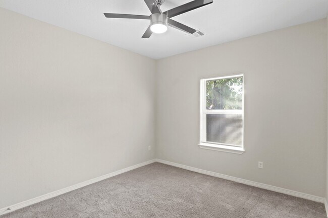 Building Photo - 2803 Vega St