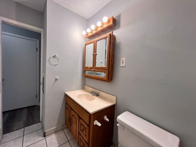 Building Photo - Move in ready!