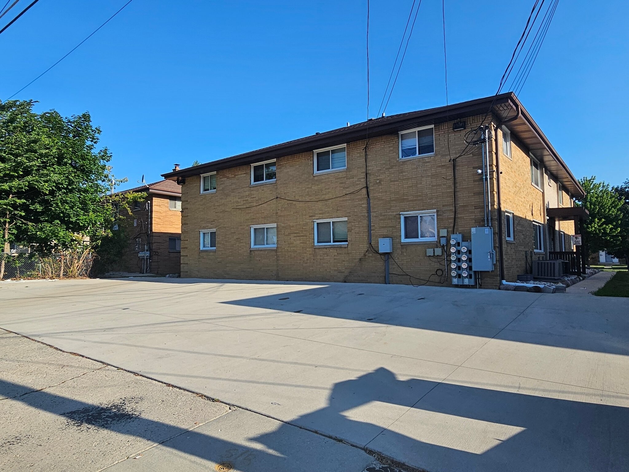 Building Photo - 7825 W Hampton Ave