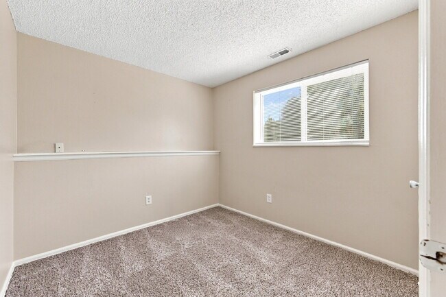 Building Photo - $1,895.95 3-bed, 1.5-bathroom located in Colorado Springs with a washer and dryer.
